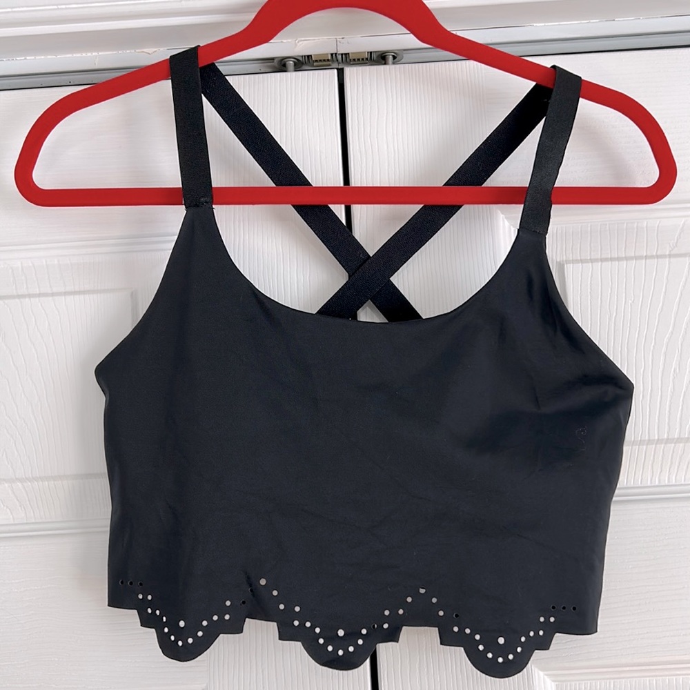 Beyond Yoga Black Laser Cut Scalloped Edge Sports Bra Size Medium